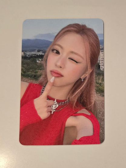 Yuna Photocard