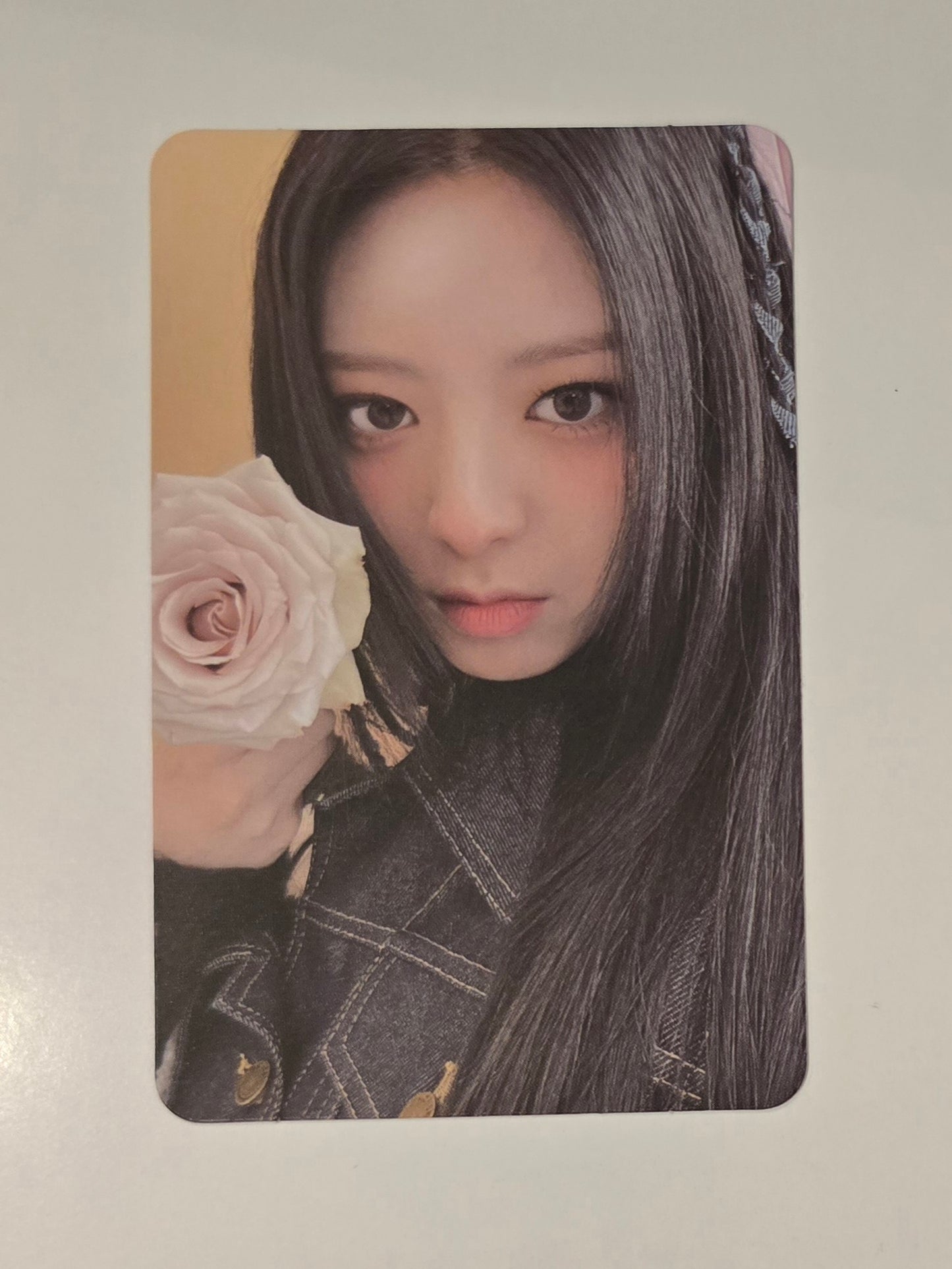 Yuna Photocard