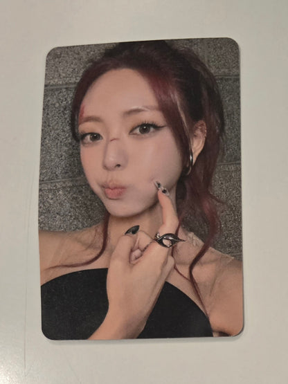 Yuna Photocard